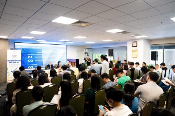 Buổi họp báo ra mắt Diễn đàn Việt Nam: Thời Khắc Việt với sự hiện diện của các khách mời đại diện cùng hơn 70 Quý nhà báo tham dự và đưa tin.